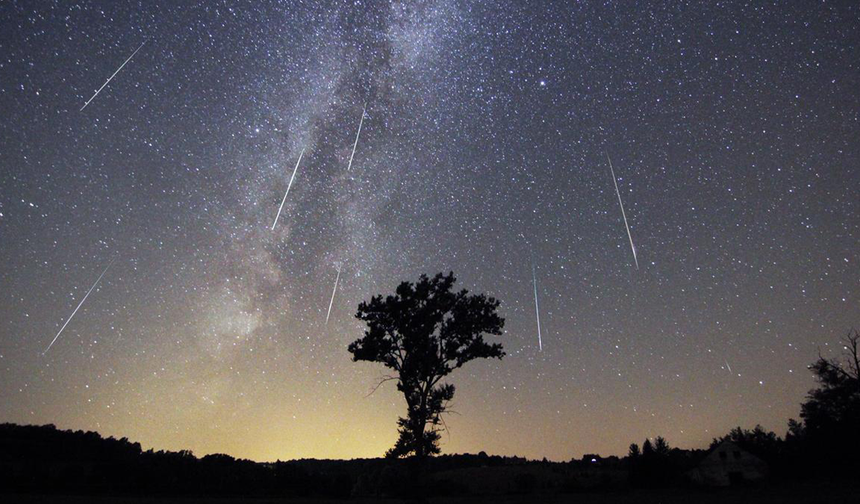 Eskişehir'de Gökyüzünde Şölen Başlıyor! İşte Perseid Meteor Yağmuru İzlenebilecek En İyi Yerler!