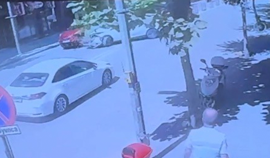 Eskişehir’de İki Aracın Çarpıştığı Kaza Anı Kameraya Yansıdı!