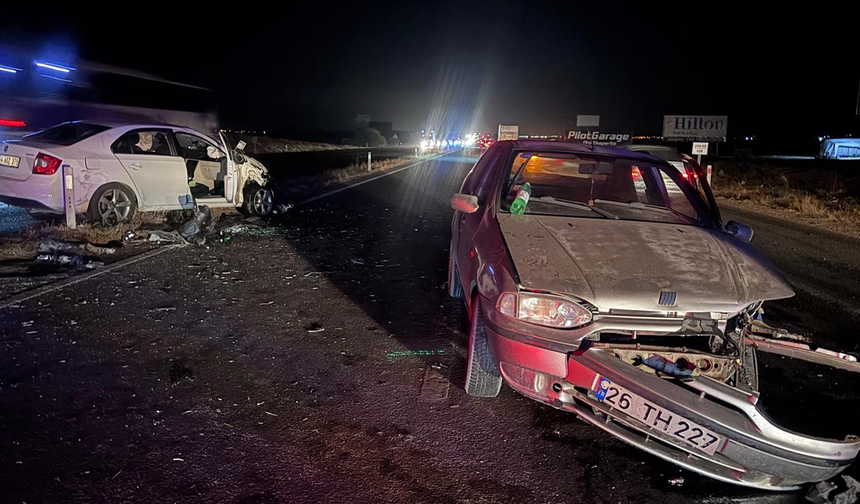 Eskişehir’de İki Otomobilin Çarpıştığı Kazada 5 Yaralı