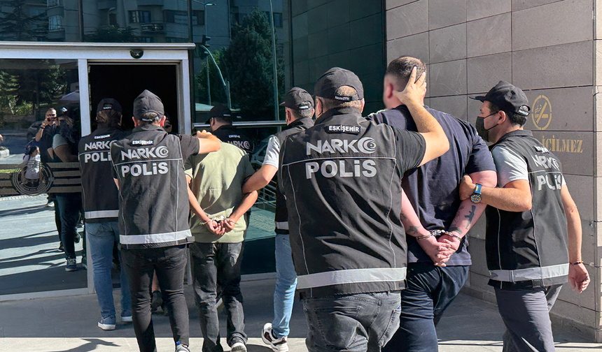 Eskişehir’de Koli Koli Yasaklı Madde Çalmışlardı! Kritik Operasyonda Yeni Gelişme!