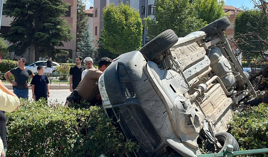 Eskişehir’de Korkutan Kaza: Araç Takla Atıp Ters Döndü