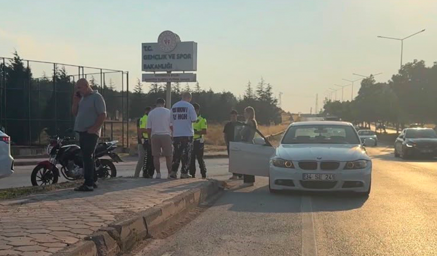 Eskişehir’de Otomobille Çarpışan Motosikletli Hastaneye Kaldırıldı!