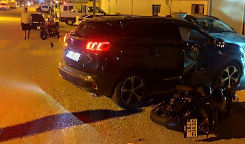 Eskişehir’de Otopark Girişinde Korkutan Kaza! 2 Kişi Yaralandı!