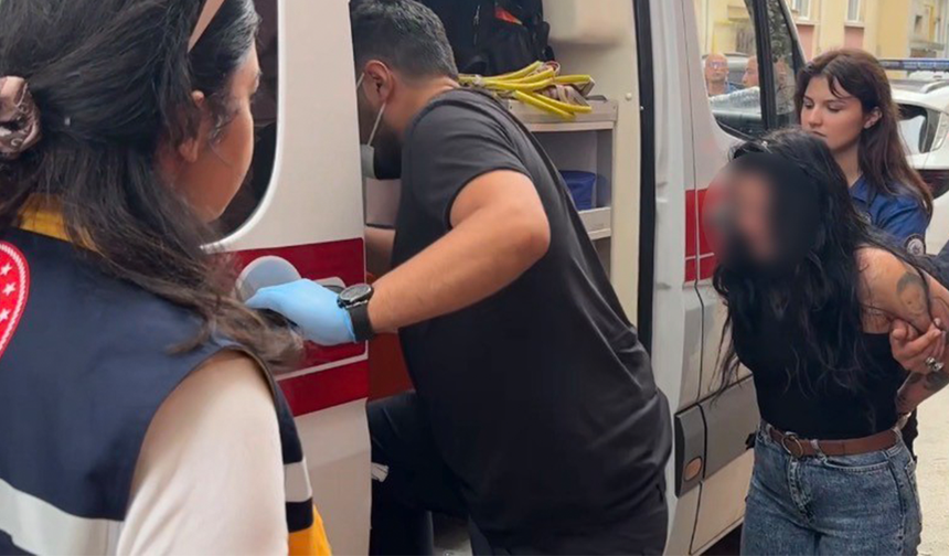 Eskişehir’de Sinir Krizi Geçiren Kadın Çekiçle Korku Saçtı!