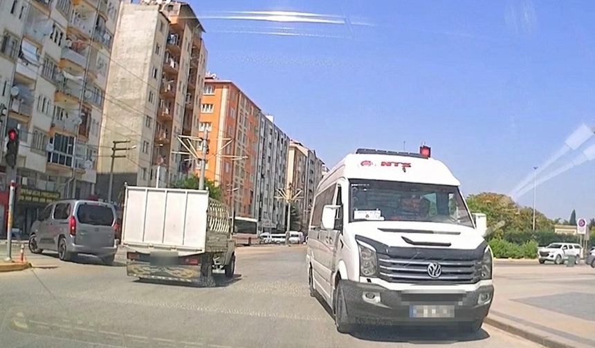 Eskişehir’de Ters Yöne Giren Servis Kazaya Davetiye Çıkardı!