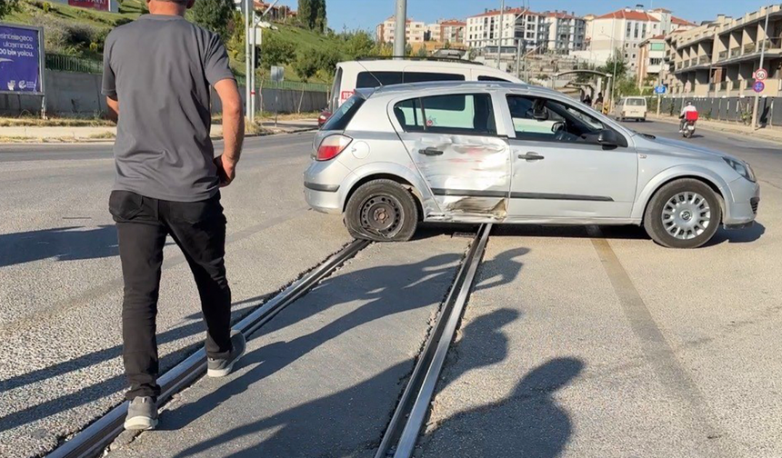 Eskişehir’de Tramvay Yolu Üzerindeki Kazada 1 Kişi Yaralandı