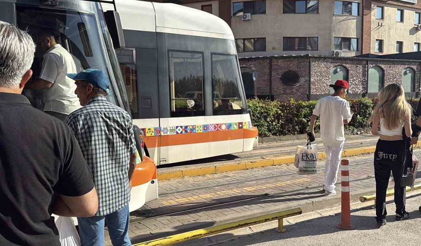 Eskişehir'de Tramvayın Çarptığı Bisikletli Az Kalsın Canından Oluyordu!