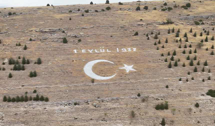 Eskişehir’deki Dev Ay Yıldız Saatler Süren Çalışmayla Yenilendi!