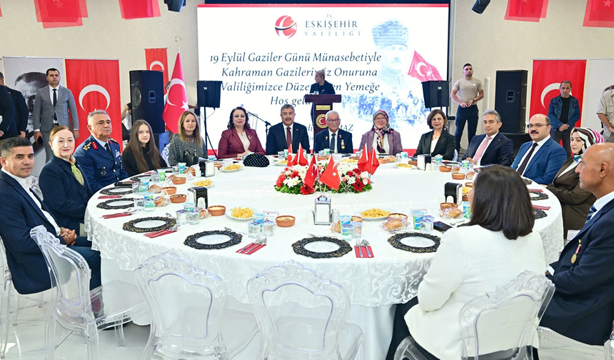 Eskişehir Valisi Yılmaz Gazilerle Aynı Sofrada Buluştu!