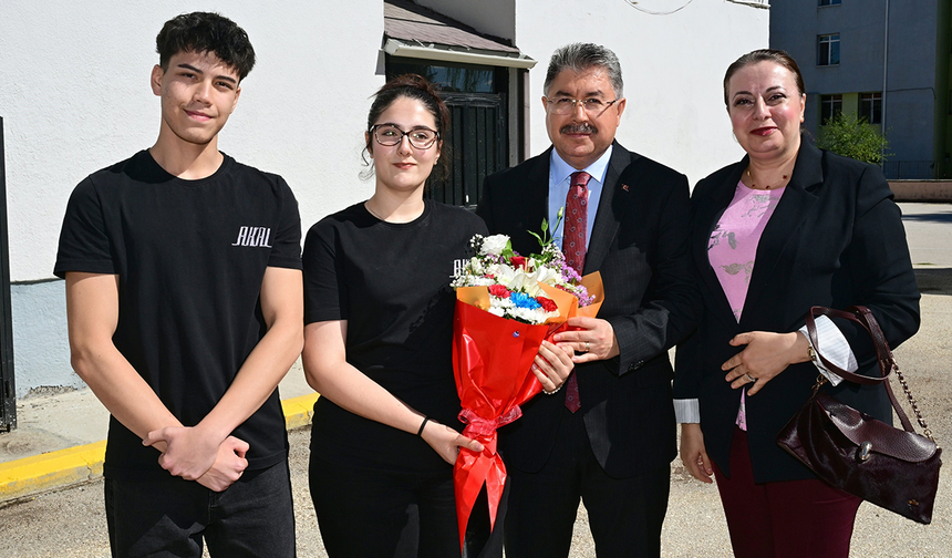 Eskişehir Valisi Yılmaz Lise Öğrencileriyle Bir Araya Geldi!