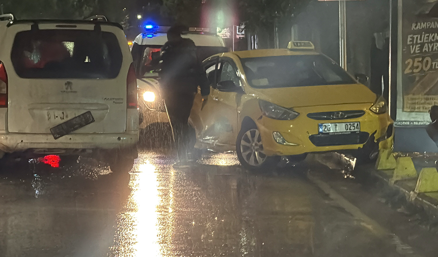 Eskişehir’de 3 Kişinin Yaralandığı Kazada Faciadan Dönüldü!