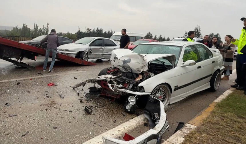 Eskişehir’de 7 Aracın Karıştığı Zincirleme Kazada Facia Ucuz Atlatıldı!