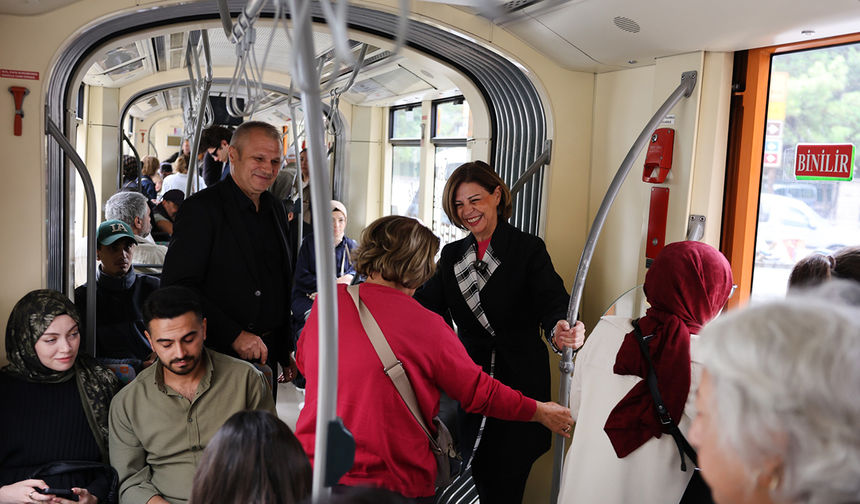 Başkan Ünlüce’den Anlamlı Farkındalık! İşe Tramvayla Gitti