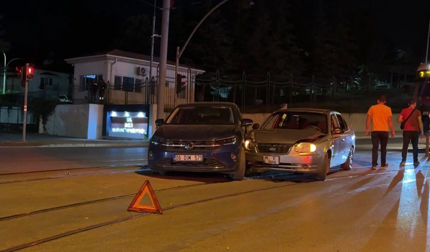 Eskişehir’de İki Otomobilin Çarpıştığı Kazada 2 Kişi Yaralandı!