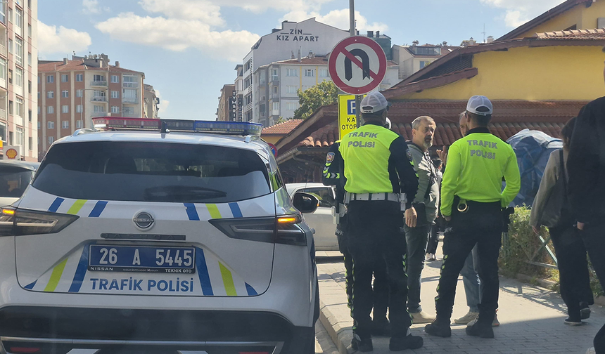 Eskişehir’de Otomobille Çarpışan Motosikletli Yaralandı
