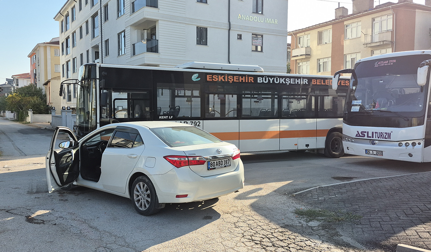 Eskişehir’de Otobüsle Otomobilin Çarpıştığı Kazada 2 Kişi Yaralandı!