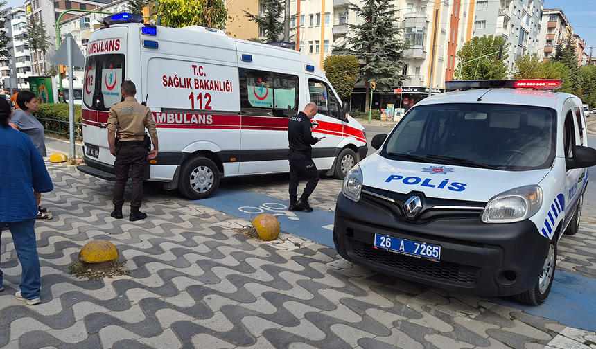Eskişehir’de Otomobil Çarpan Yaşlı Kadın Hastaneye Kaldırıldı!