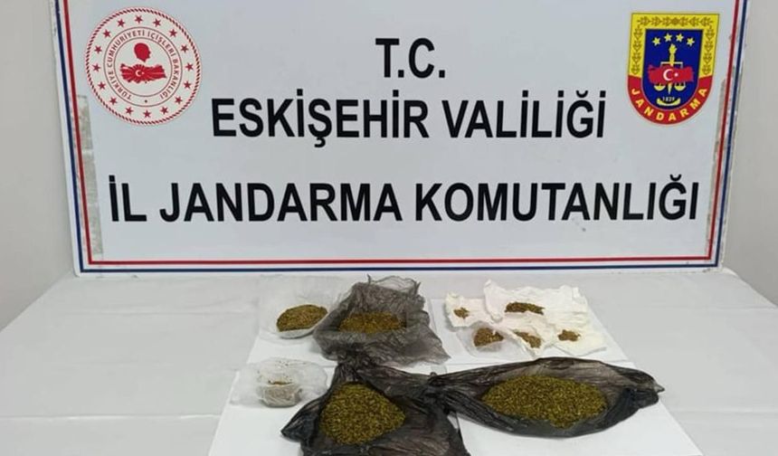 Eskişehir'de Şüpheli Hareketler Ele Verdi! Jandarma Yakaladı!