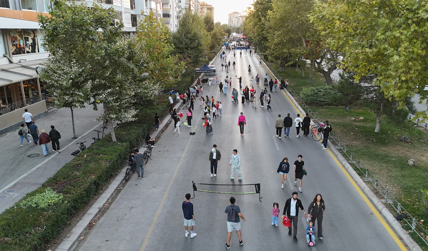 Eskişehir'de Atatürk Bulvarı Araç Trafiğine Kapatılacak!