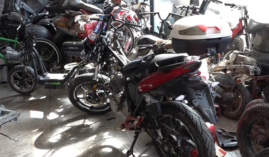 Eskişehir’de Çaldıkları Motosikleti Tamire Götüren Hırsızlar Yakayı Ele Verdi!