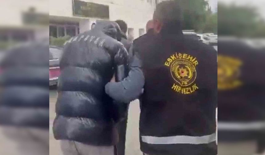 Eskişehir'de Hırsızlık Şüphelileri Polisten Kaçamadı!