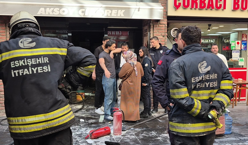 Eskişehir’de Çi Börekçide Çıkan Yangında Faciadan Dönüldü!