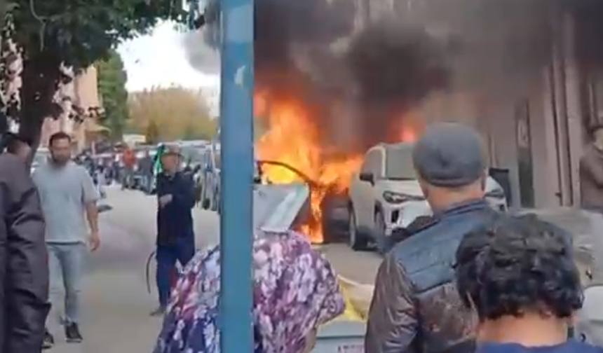 Eskişehir’de Mahalle Arasında Yanan Araç Paniğe Neden Oldu!