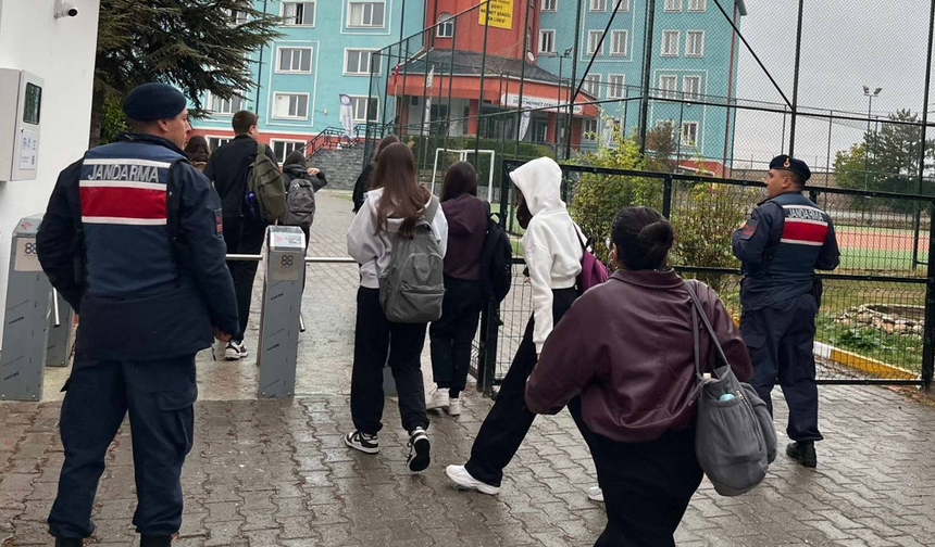 Eskişehir'de Okul Çevrelerinde Güvenlik Önlemleri Sıklaştı!