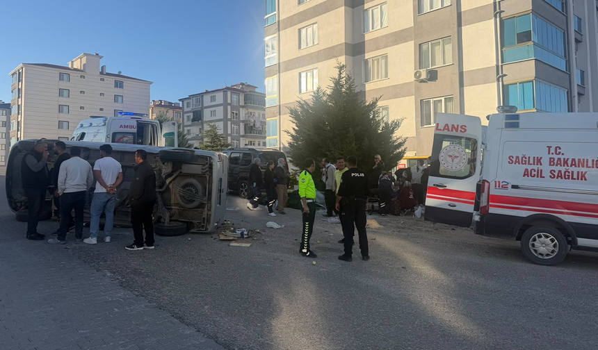 Eskişehir’de Otomobille Minibüsün Çarpıştığı Feci Kazada 5 Kişi Yaralandı!