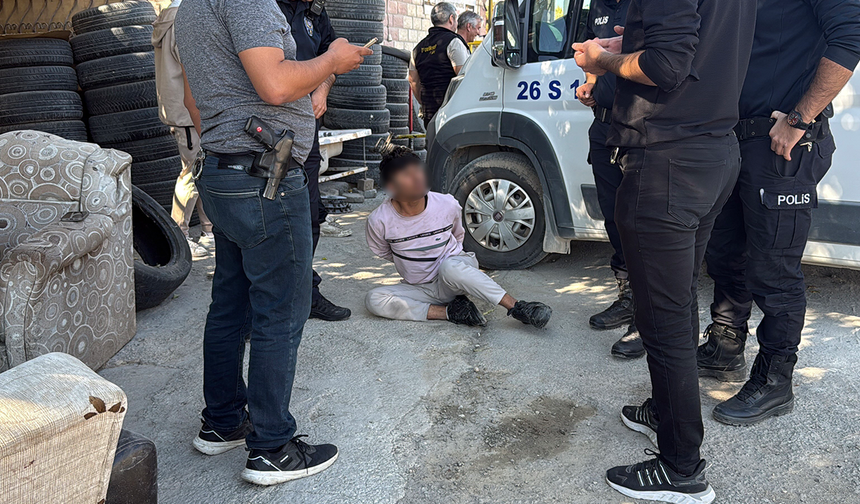 Eskişehir’de Polisten Kaçan 16 Yaşındaki Şahıs Kıskıvrak Yakalandı!