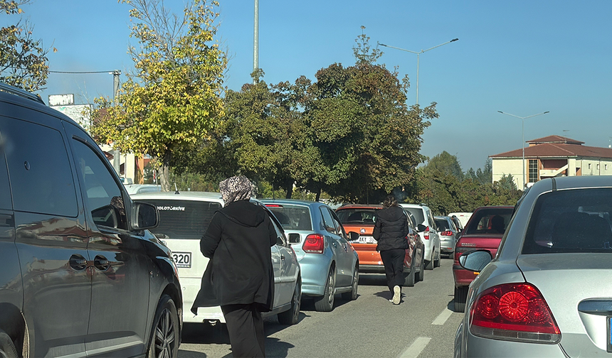 Eskişehir'de Sınav Öncesi Zamanla Yarış! Araçları Bırakıp Koştular!