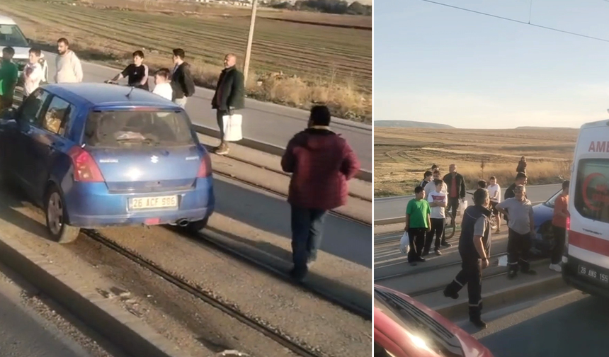 Eskişehir’de Kontrolden Çıkan Araç Tramvay Yoluna Daldı! Seferler Durdu!