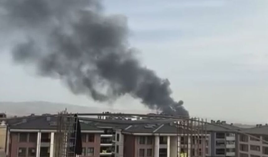 Eskişehir'de İnşaat Yangını! Gökyüzünü Duman Kapladı