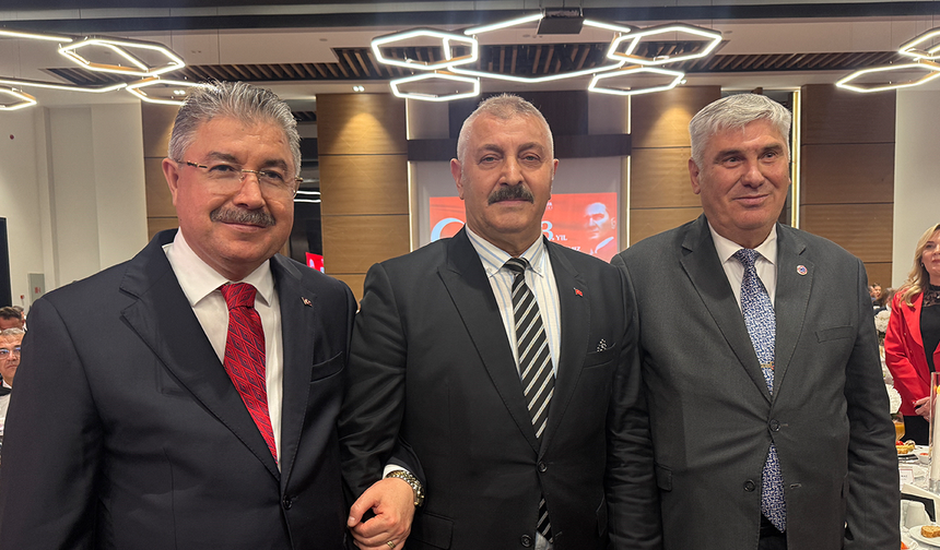 Vali Yılmaz Tören Alanında Tepki Gösteren Şehit Babasıyla Bir Araya Geldi!