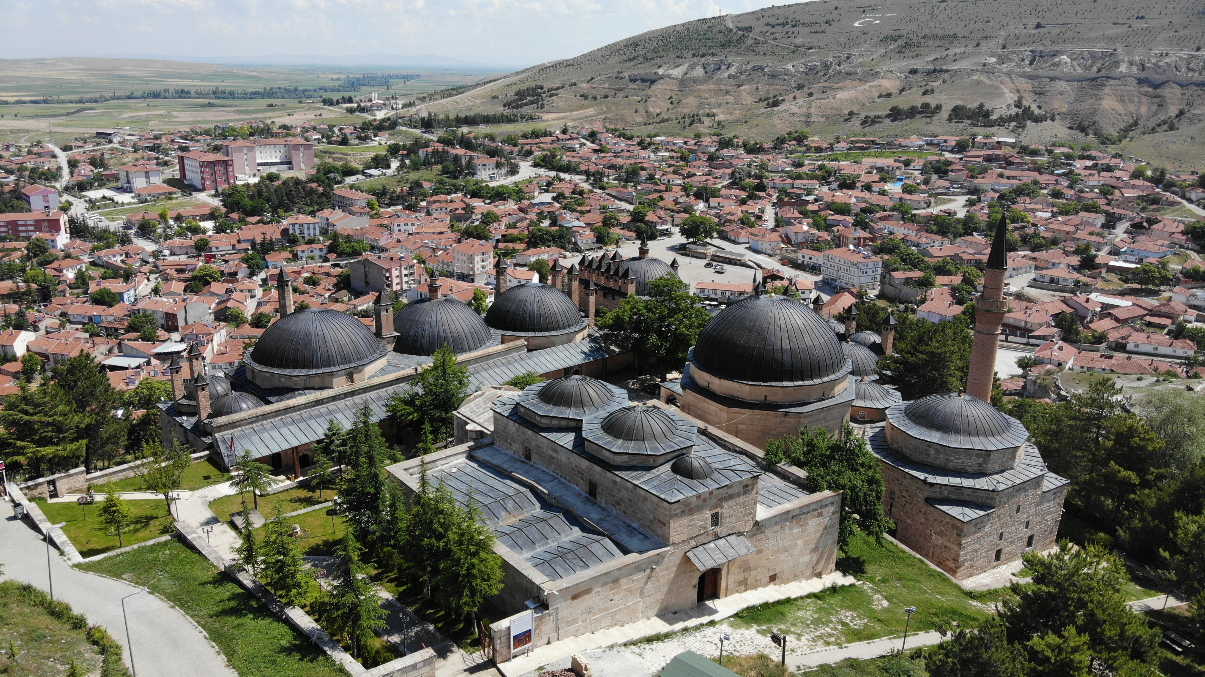 Eskişehir Valiliği himayesinde Seyitgazi Kaymakamlığı tarafından hazırlanan proje genelinde, Seyyid Battal Gazi Külliyesi ve Türbesinde saklı kalan tarih gün yüzüne çıkartıldı. 