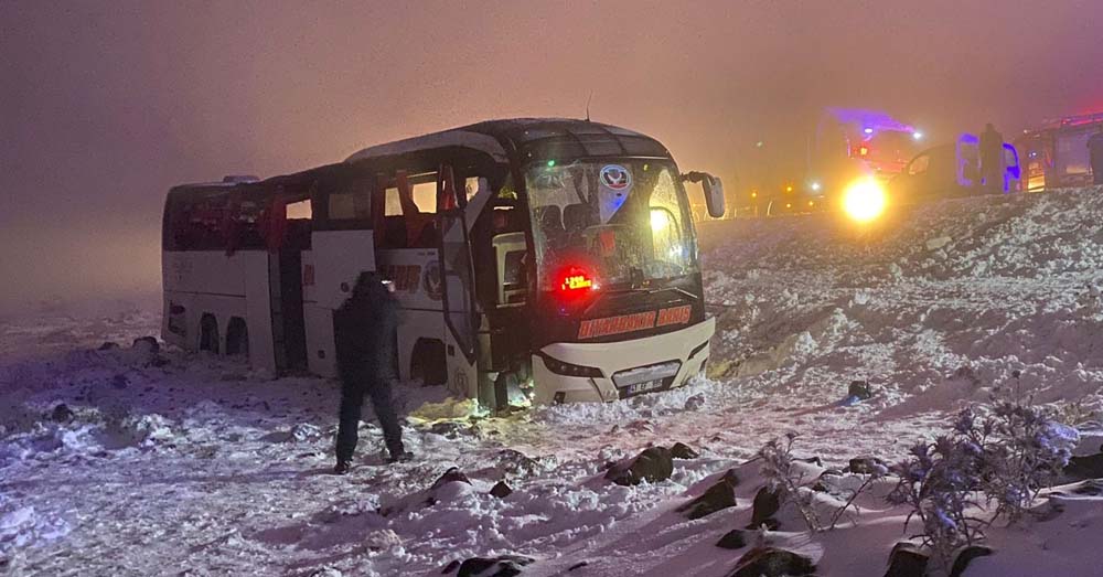Kaza, Diyarbakır-Şanlıurfa kara yolunun 40. kilometresinde meydana geldi.