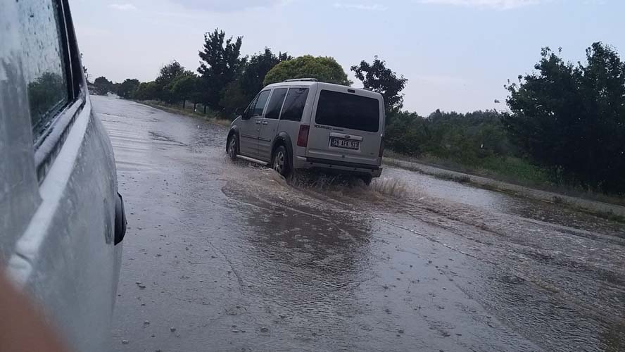 Meteoroloji 3. Bölge Müdürlüğü Eskişehir'e yağmur uyarısı yapmıştı.