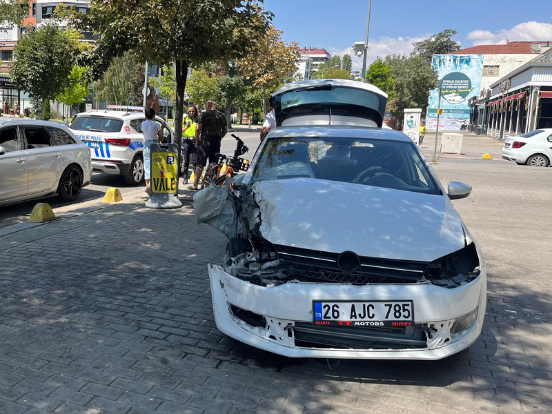 Alkollü Ve Ehliyetsiz Sürücü Ismet Inönüde Kaza Yaptı