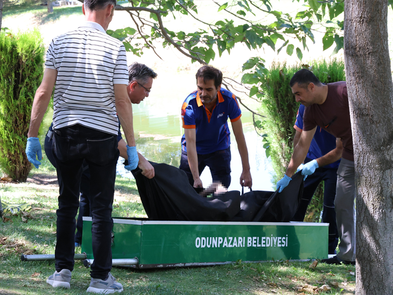 Ekipler Tarafından Çıkarılan Cansız Beden Şehir Hastanesi'ne Kaldırıldı