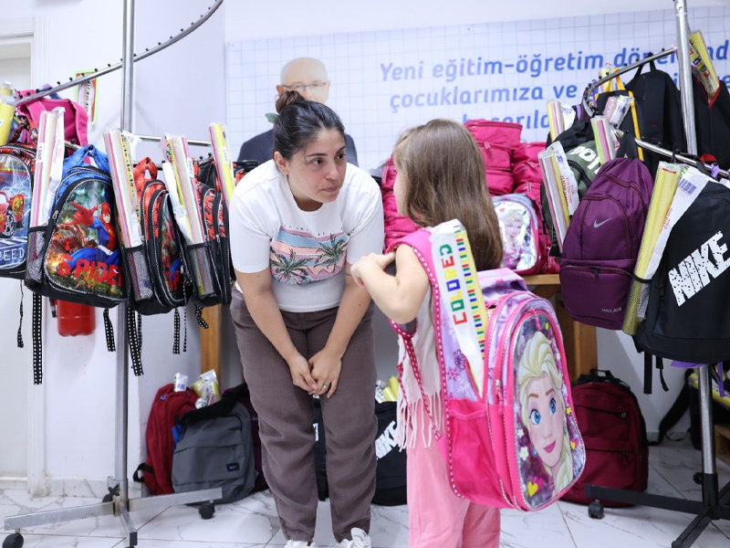 Halk Market “Okul Çantamı Birlikte Dolduralım” Sloganıyla Bağış Çağrısında Bulundu