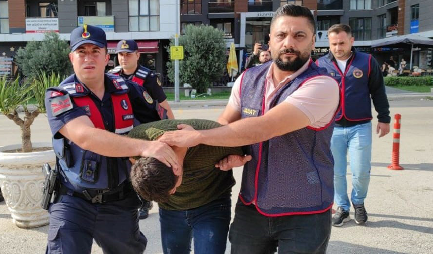 Babasını Evde Tabancayla Vurarak Öldürdükten Sonra Banyoda Baltayla Cesedi Parçalara Bölen Ve Ormanda Yakıp Ardından Dere Yatağına Atan Şahıs Tutuklandı