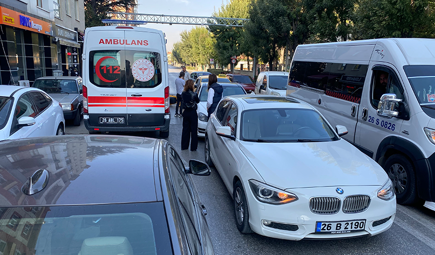 Eskişehir'de Zincirleme Trafik Kazası , 4 Araç Hasar Aldı