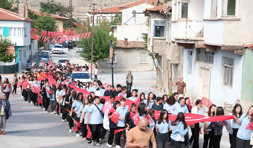 Gösteriler, Kurtuluş Savaşı'nın Temellerinin Atıldığı Zaimağa Konağı'ndan Kortej Yürüyüşü Ile Başladı.