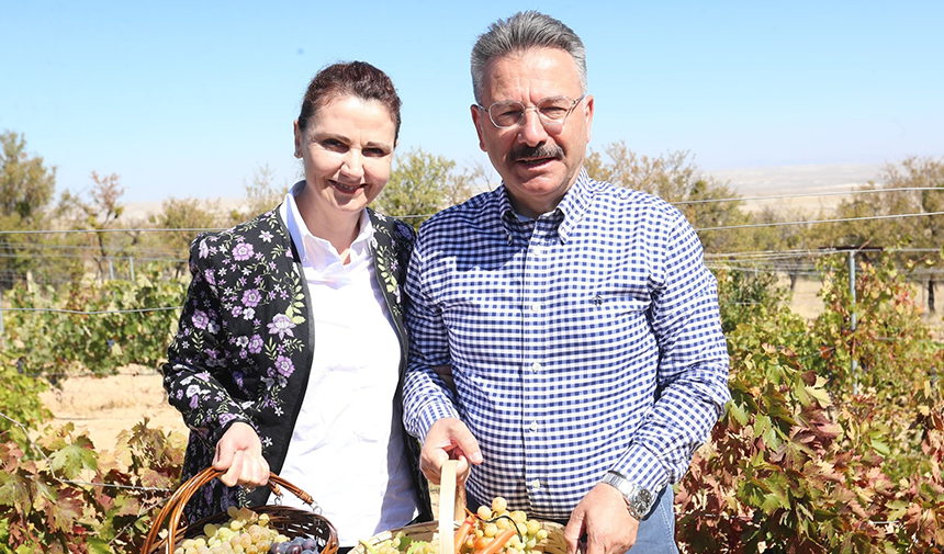 Vali Aksoy Ve Eşi Hülya Aksoy Bağbozumunun Hayırlı Ve Bereketli Olmasını Diledi