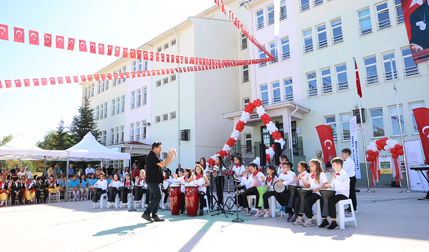 Yeni Eğitim Öğretim Yılı Okullarda Coşkuyla Kutlandı