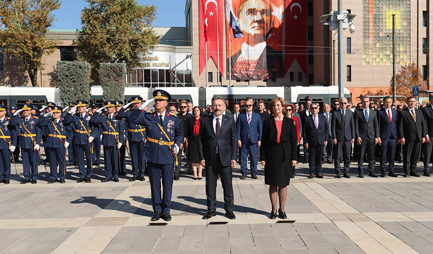 29 Ekim Cumhuriyet Bayramı Tören Programı Valilik Meydanı'nda Başladı