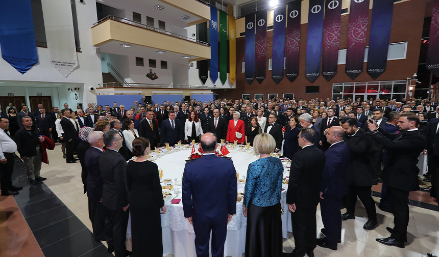 Eskişehir Valisi Hüseyin Aksoy Ve Eşi Hülya Aksoy Cumhuriyet Bayramı Töreni