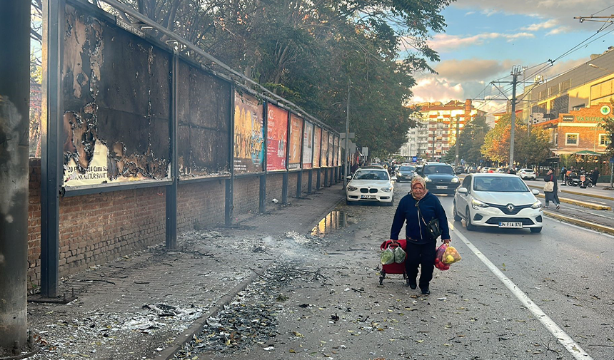 Kentin En Işlek Alışveriş Merkezlerinin Yakınında Meydana Gelen Yangın Paniğe Neden Oldu