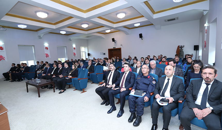 Toplantıda İl Sağlık Müdürlüğü, İl Müftülüğü Ve Güvenlik Birimleri Tarafından Bağımlılıkla Mücadele Konusunda, 2024 Yılı Ilk 9 Aylık Döneminde Yapılan Çalışmalar Hakkında Sunumlar Yapıldı