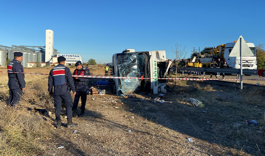 Yolcu Otobüsü Aksaray Ankara Karayolunun Yaklaşık 40. Km’sinde Yoldan Çıkarak Şarampole Devrildi